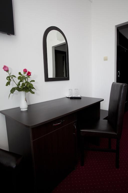 Hotel Terra Oradea Bagian luar foto