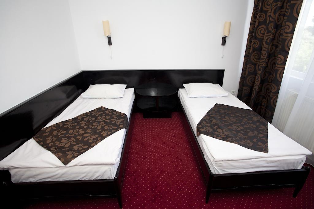 Hotel Terra Oradea Bagian luar foto