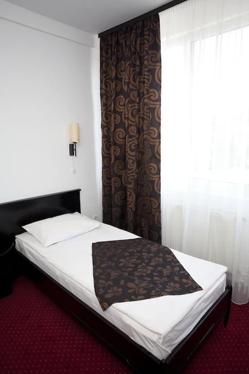 Hotel Terra Oradea Bagian luar foto