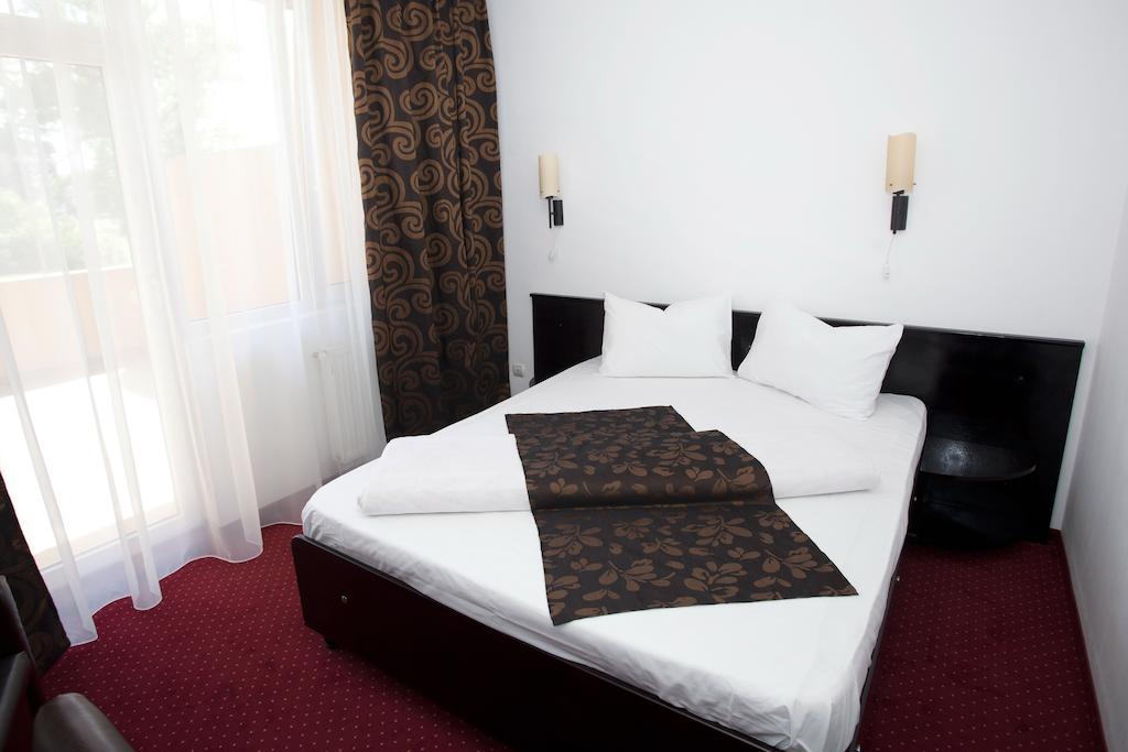 Hotel Terra Oradea Bagian luar foto