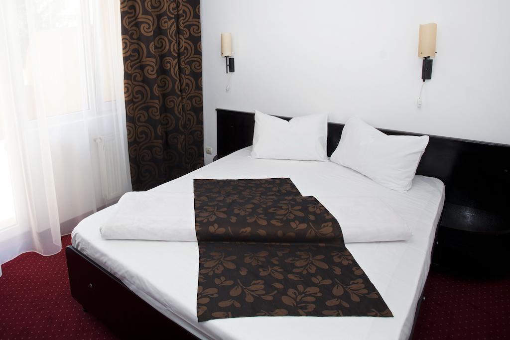 Hotel Terra Oradea Bagian luar foto