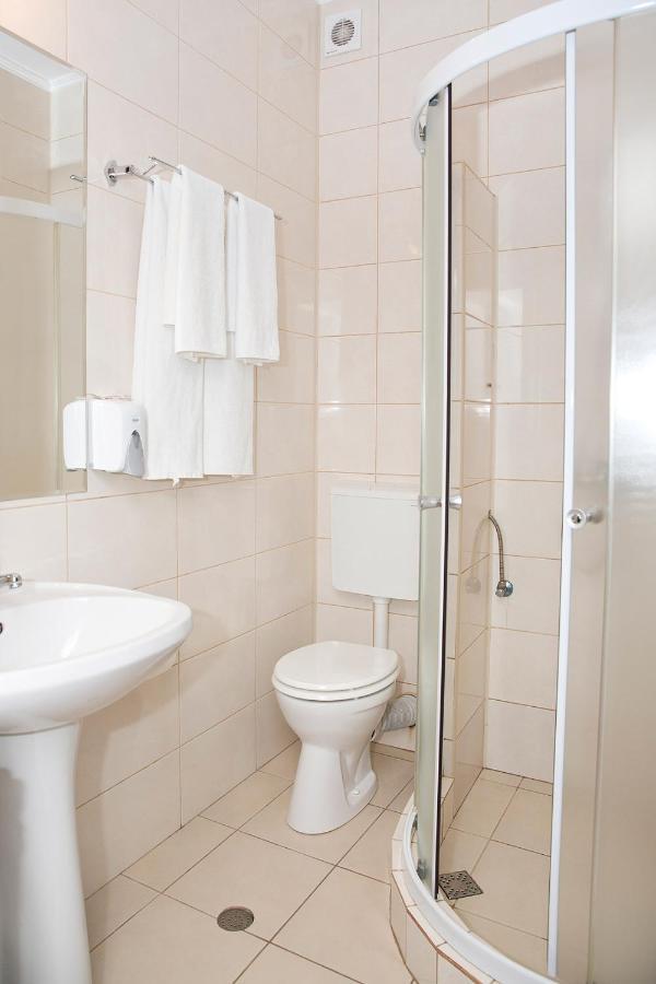 Hotel Terra Oradea Bagian luar foto