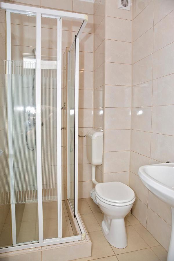 Hotel Terra Oradea Bagian luar foto