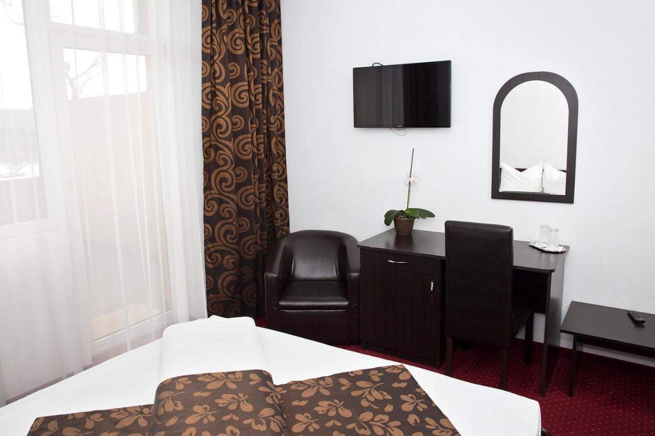 Hotel Terra Oradea Bagian luar foto