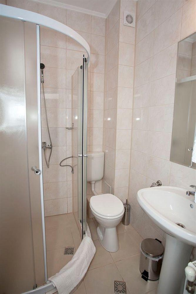 Hotel Terra Oradea Bagian luar foto