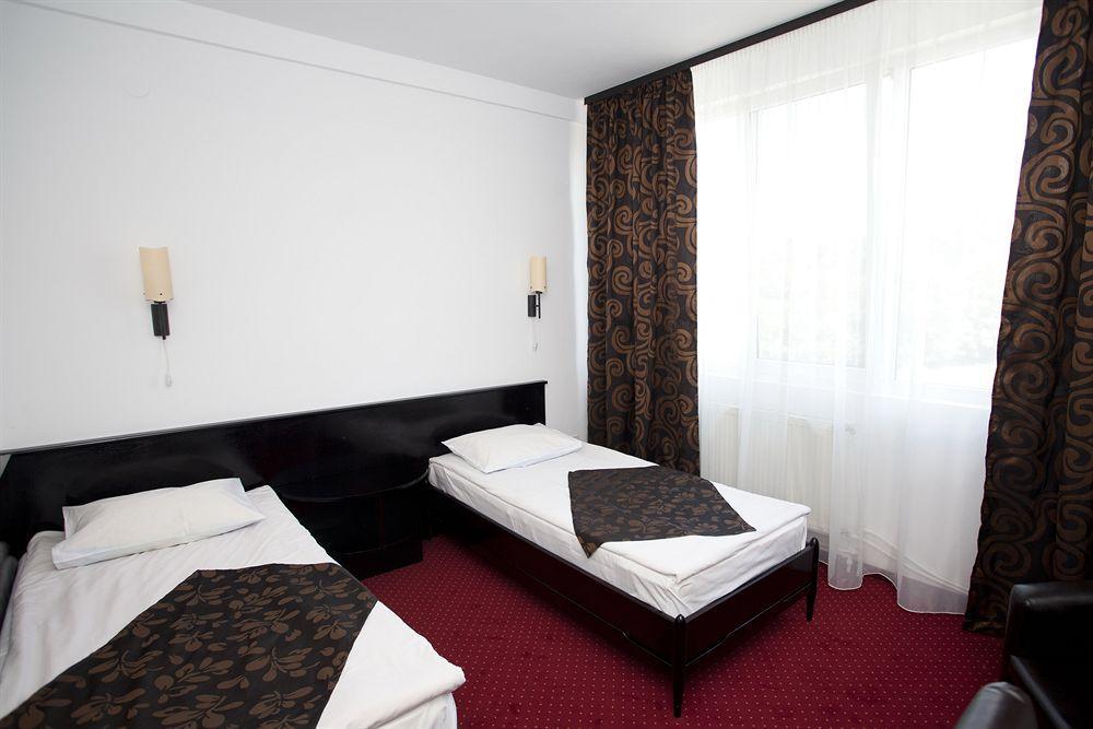 Hotel Terra Oradea Bagian luar foto