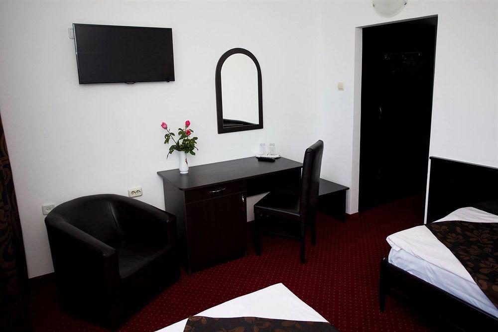 Hotel Terra Oradea Bagian luar foto