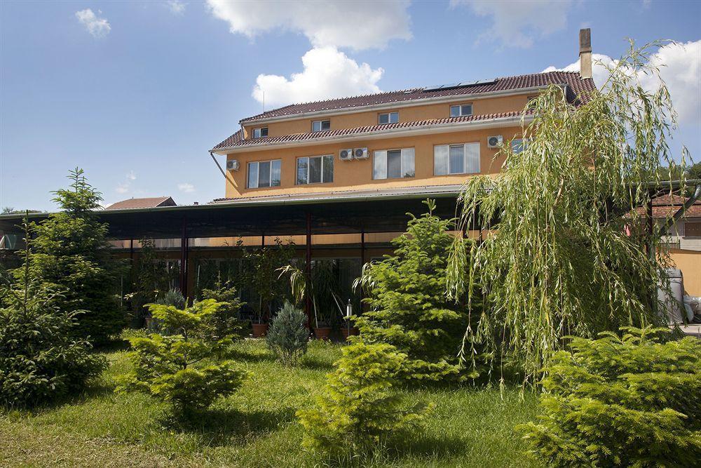 Hotel Terra Oradea Bagian luar foto