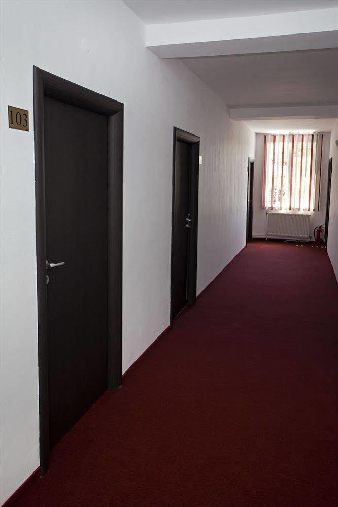 Hotel Terra Oradea Bagian luar foto