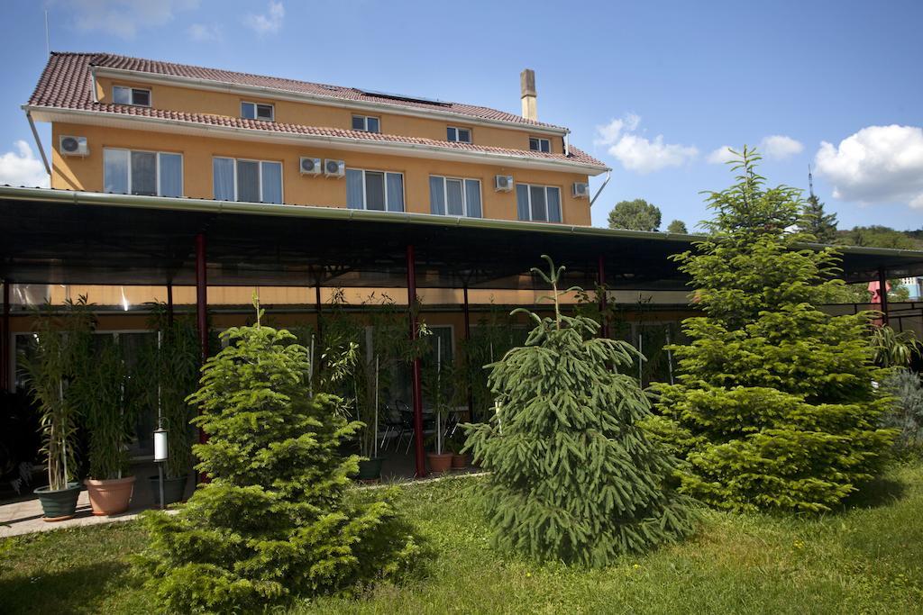 Hotel Terra Oradea Bagian luar foto