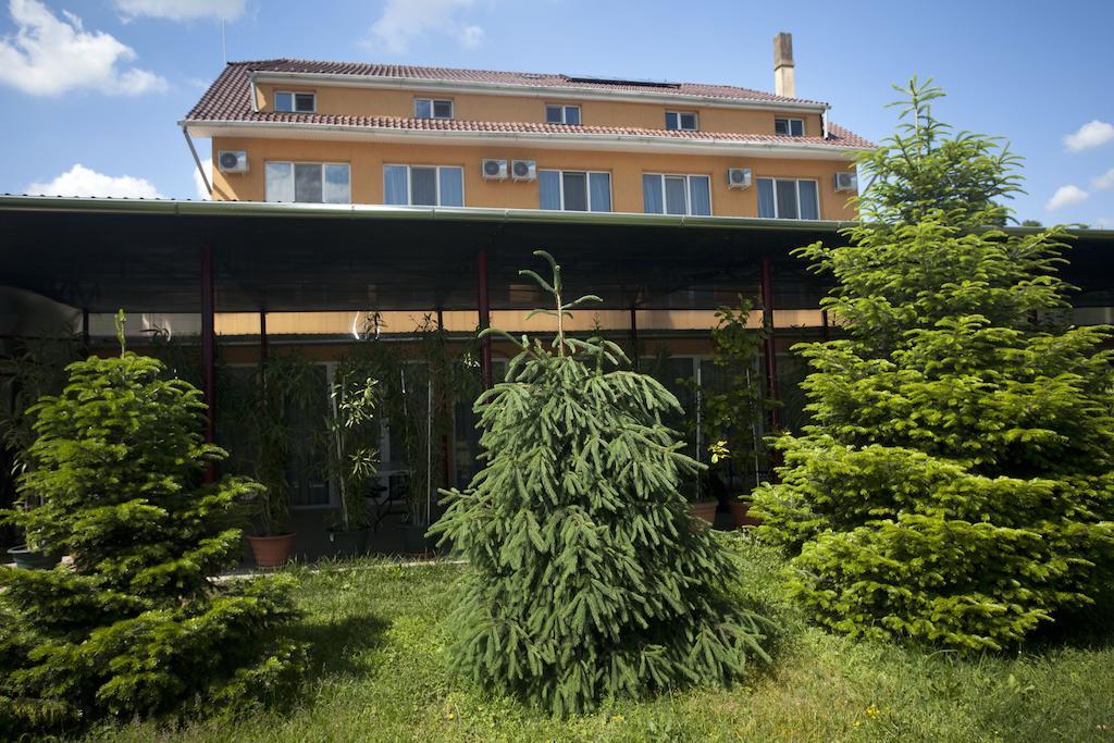 Hotel Terra Oradea Bagian luar foto