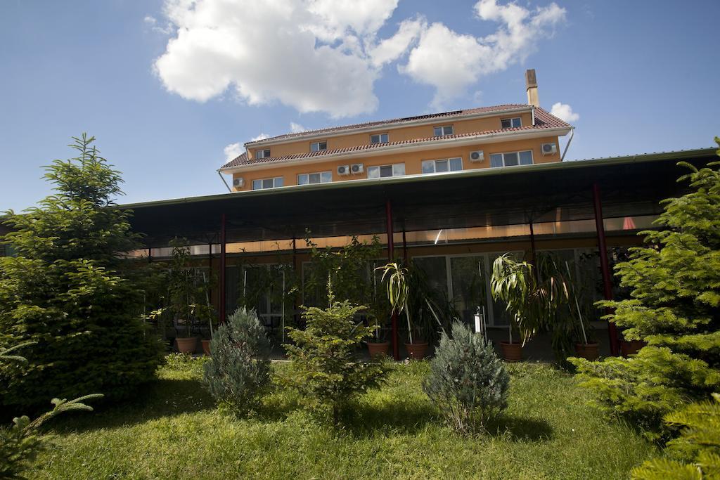 Hotel Terra Oradea Bagian luar foto
