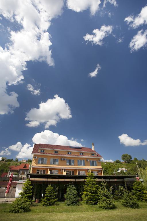 Hotel Terra Oradea Bagian luar foto