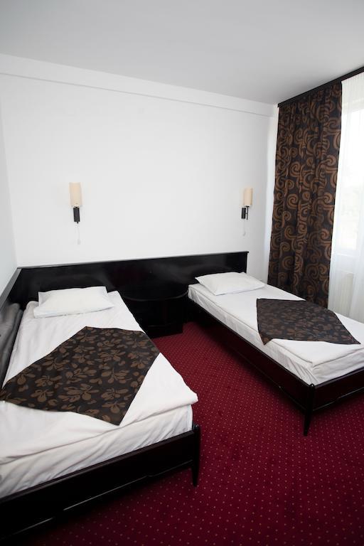Hotel Terra Oradea Bagian luar foto